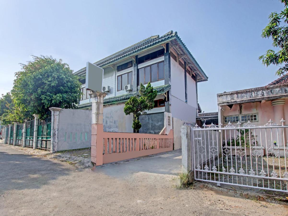 Oyo 91490 Hotel Rumah Kita Cirebon Εξωτερικό φωτογραφία